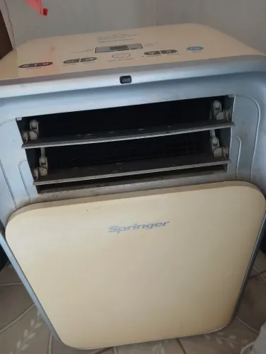 Vendo ar portátil perfeito estado , motivo de venda estou indo embora e na casa ja tem ar 