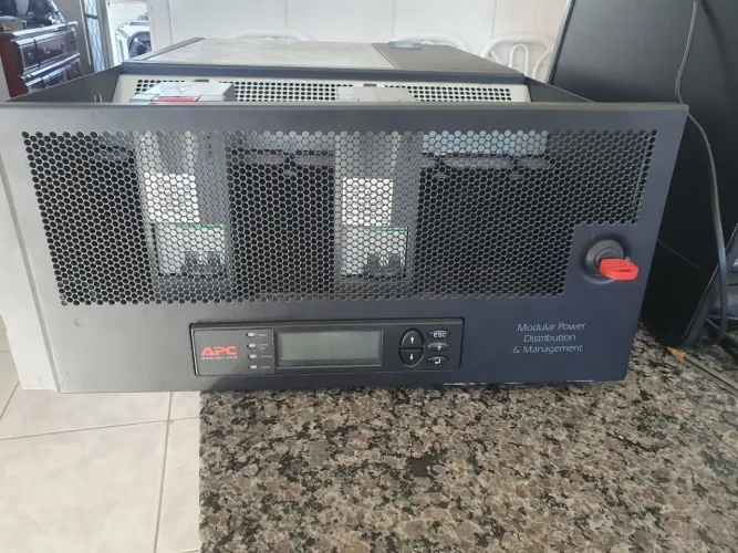 Painel de distribuição modular APC