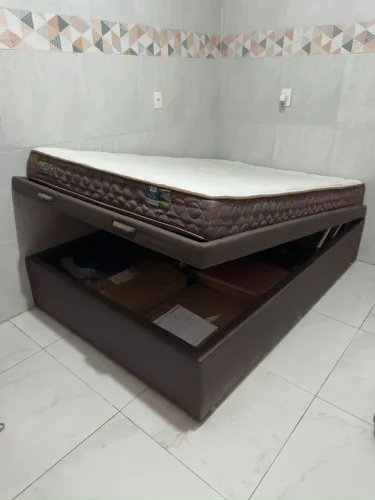 Vendo conjunto cama baú + colchão em excelente estado!