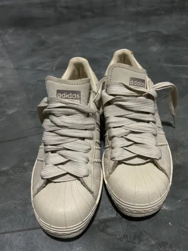Tênis adidas super stars !