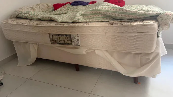 Vende-se cama box de solteiro orthoflex (base+colchão)