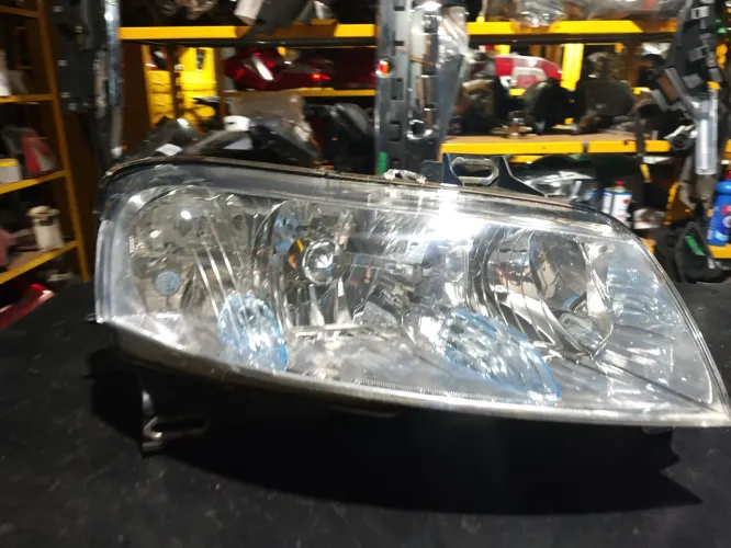 Farol direito Fiat Stilo original 2005 a 2011