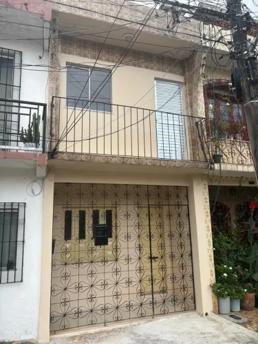 RC-ALUGA SE CASA NA MONTE ALEGRE- CIDADE VELHA