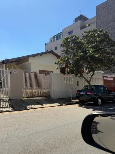 CASA TÉRREA NO CENTRO DE BOITUVA - TERRENO 300M2 - LOCALIZAÇÃO PRIVILEGIADA