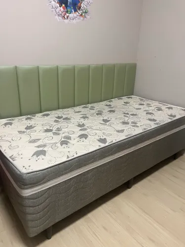 Vendo Cama box com colchão acoplado