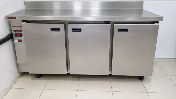 Geladeira Balcão Inox 3 Portas