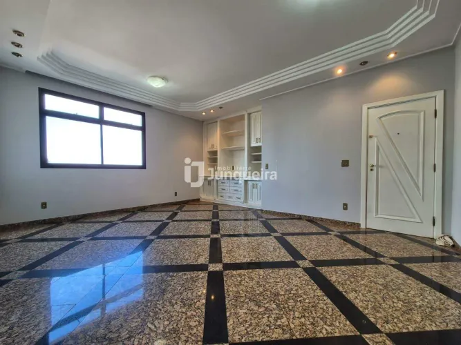 Apartamento à venda no Centro