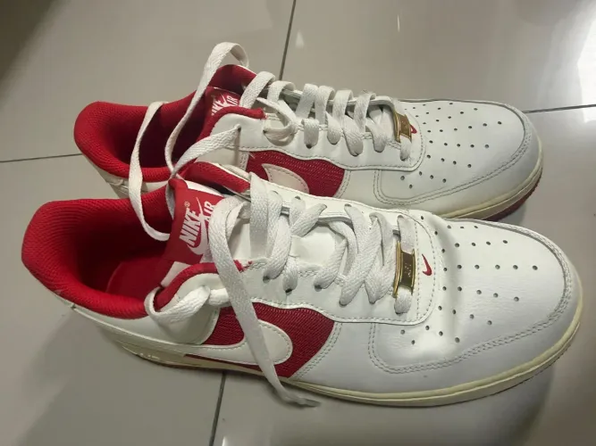 Tênis branco e vermelho Nike Air original tamanho 41<br>450,00