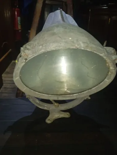 lâmpada holofote para decoração funcionando