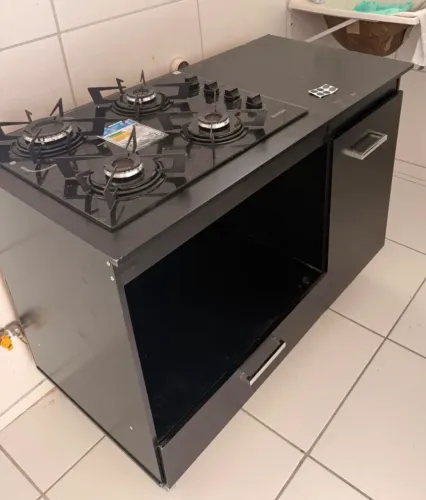 Vendo armário de cozinha para cooktop, 3 meses de uso