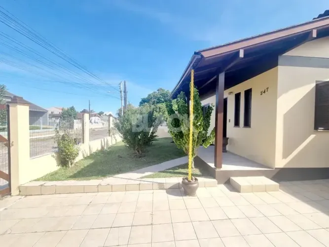 Sobrado para venda possui 200 metros quadrados com 3 quartos em Igra sul - Torres - RS