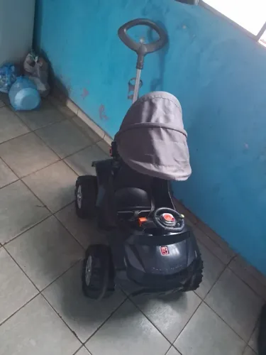 Carrinho de pedal infantil 