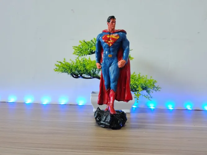 BONECO SUPER HOMEN COLECIONÁVEL EM RESINA 