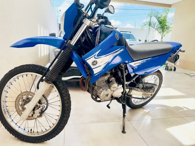 Moto XTZ 250C LANDER