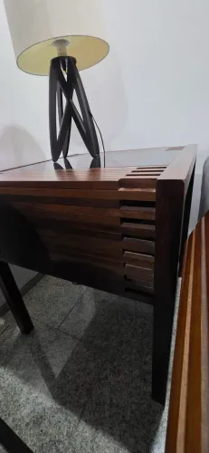 Conjunto em Madeira e Vidro preto - Centro (0,65mx1,20m) + Mesa de Canto (0,6m x 0,6m)