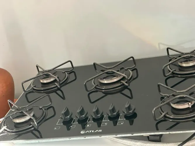 ? Oportunidade! ? <br>Cktop Atlas 5 bocas - R$ 500<br>Coifa de vidro e inox - R$ 5010