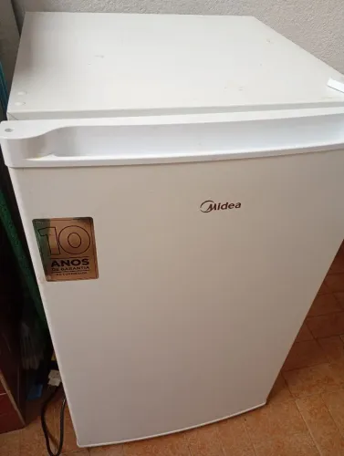 Vendo frigobar Mideia 124 litros 110w