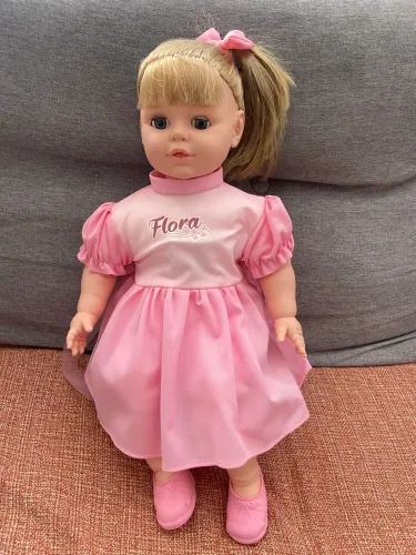 Boneca Flora que fala