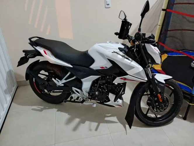 Moto Nova pouco messes de comprada