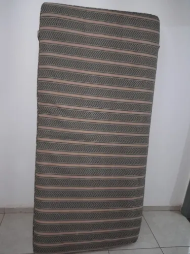 Colchão de Solteiro de Molas - Firme e Confortável - (22cm de Altura)