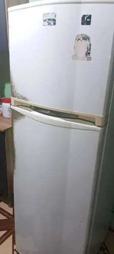 ATENÇÃO; GELADEIRA A VENDA!!