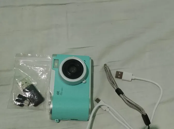 Vendo Câmera digital Portátil completa