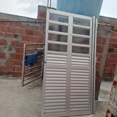 Porta de alumínio de correr