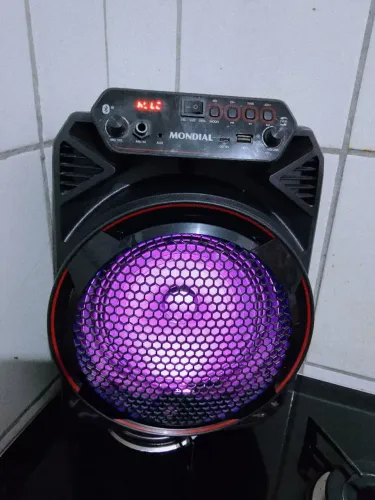Caixa de som amplificada