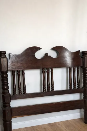 Cama de solteiro | Madeira maciça 