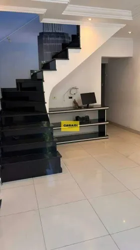 Sobrado à venda no Jardim Irajá Conforto e excelente localização!