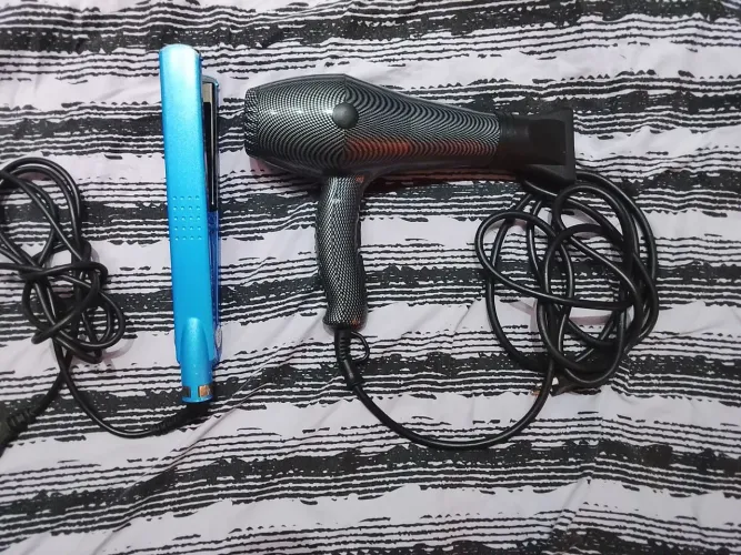 Vendo secador de cabelo e chapinha