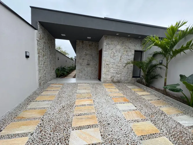 Casa padrão à Venda, 3 dormitórios com piscina São Lourenço, Bertioga, SP