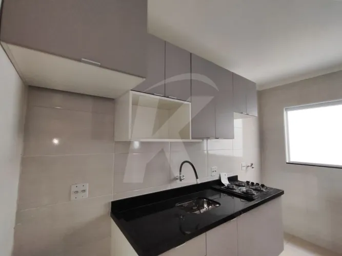 Apartamento com 1 quarto, sala, cozinha e banheiro, perto do metrô.