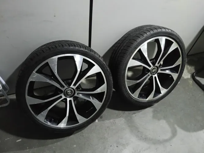 Vendo 2 jantes aro 20 com pneus novos ,bom para carretinha de jet