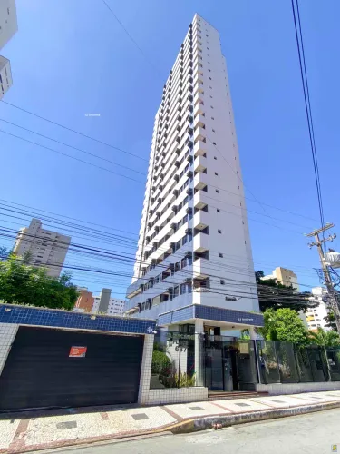 Apartamento com 2 quartos e 2 varandas no Meireles