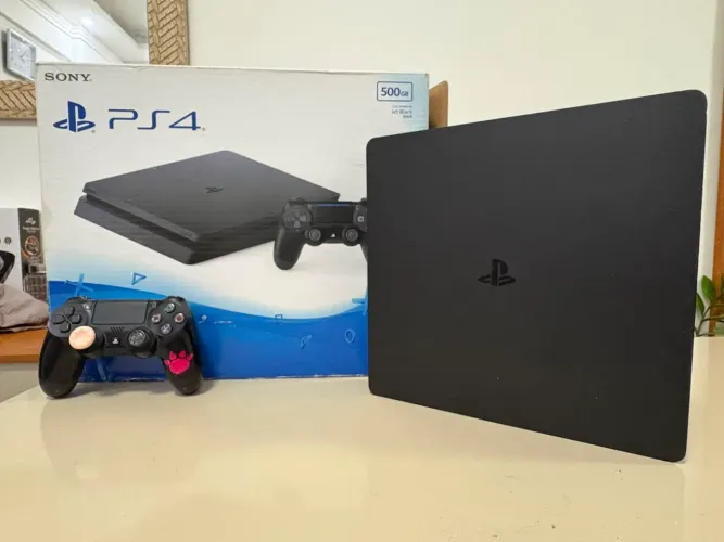 PS4 Slim 500GB + Controle + Jogo Grátis | Ótimo Estado
