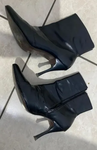 Bota cano curto de couro tamanho 37