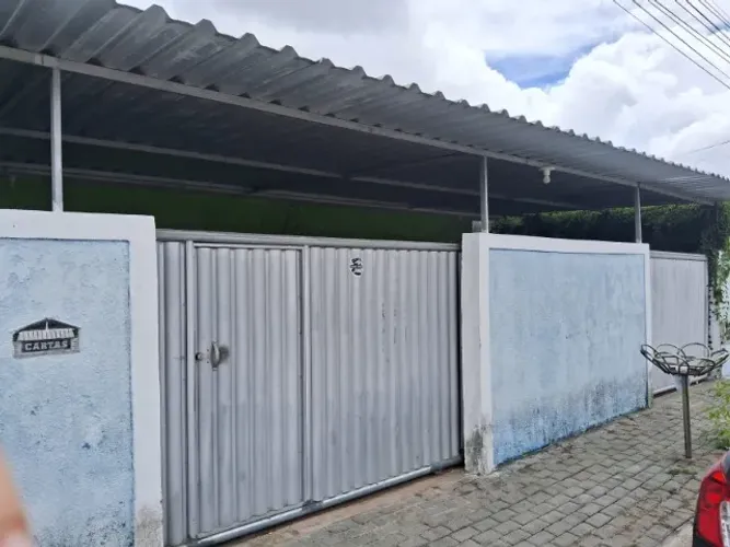 Casa no Cidade Verde segunda etapa 3 quartos, uma suíte, 2 garagens.
