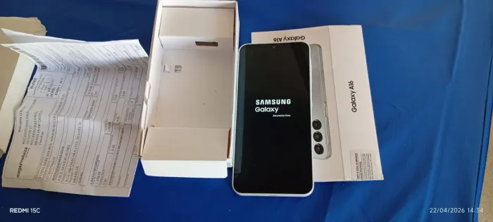 Celular semi novo com nota fiscal  interessado só chamar no zap * 