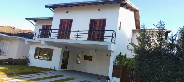 Aluga se casa no condomínio aruã com 2 lotes e 3 dormitórios com uma linda vista