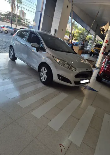 Ford Fiesta 1.6 16V Flex Aut. 5P 2014