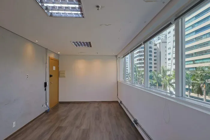 Sala comercial para alugar no Ed. Atlanta, na melhor localização do Vila da Serra!
