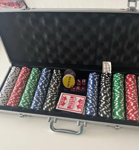Maleta poker 500 fichas e baralho