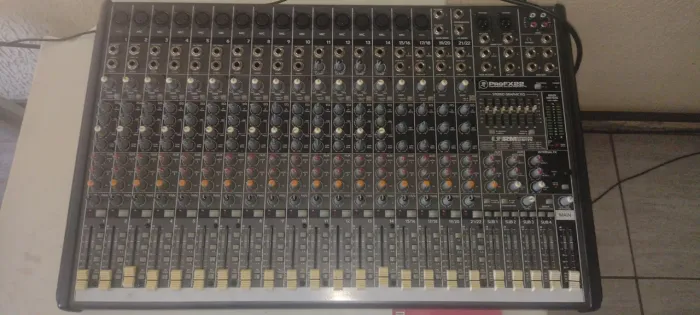Mesa De Som Mackie Profx22 V2 22 Canais