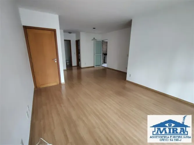 APARTAMENTO A VENDA - PRAÇA DA ARVORE