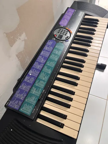TECLADO YAHAMA PSR-77