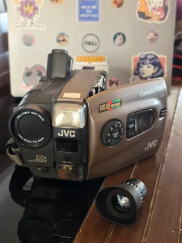 Filmadora Compact VHS JVC GR-HF805 Hi-Fi Made in USA sucata equipamento audiovisual ano 90