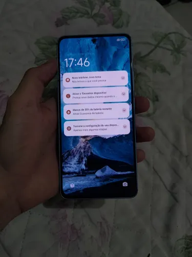 REDMI Note 13 ! 256GB Semi novo! Com único detalhe na carcaça traseira.