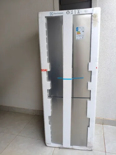 Geladeira Elétrolux 490 litros inverse/inverter -Nova