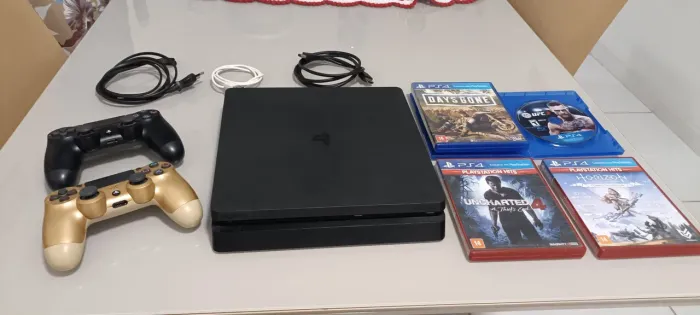 PlayStation 4 Slim - PS4 1TB (2 controles e jogos mídia física)
